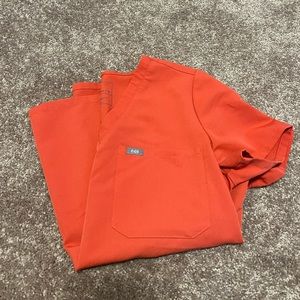 Figs caterina clay top in size medium